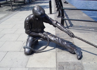 'Lineman pulling rope' by Donie MacManus, Dublin